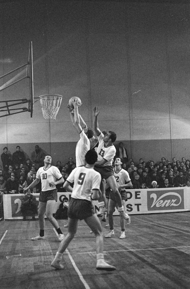 Herly against Olympic 74-72 in the Apollohal, game action (European Cup), 10 December 1966