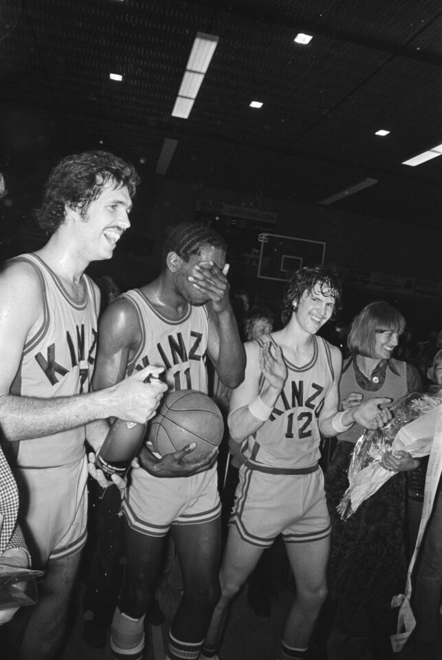 Kinzo against Delta Lloyd; Kinzo Dutch champions. From left: Tuinstra, Owen Wells and Don Cramer, 3 April 1976
